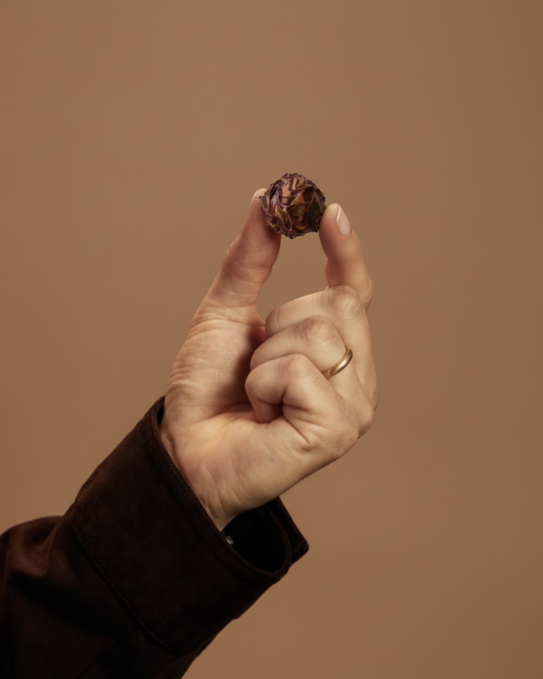 Hello Herbst – hello Trüffelzeit! 🍂✨
Frisch aus der Manufaktur und nur für kurze Zeit: Unsere limitierten Herbsttrüffel sind zurück! Marone-Karamell und Zimttrüffel mit Baileys – beide zum Dahinschmelzen gut! Ob nussig oder sahnig mit Zimt – so schmeckt der Herbst bei Sawade. 

👉🏼Aber pssst: Nur solange der Vorrat reicht!

#Herbsttrüffel #LimitedEdition #SawadeBerlin #PralinenLiebe #Herbstgenuss